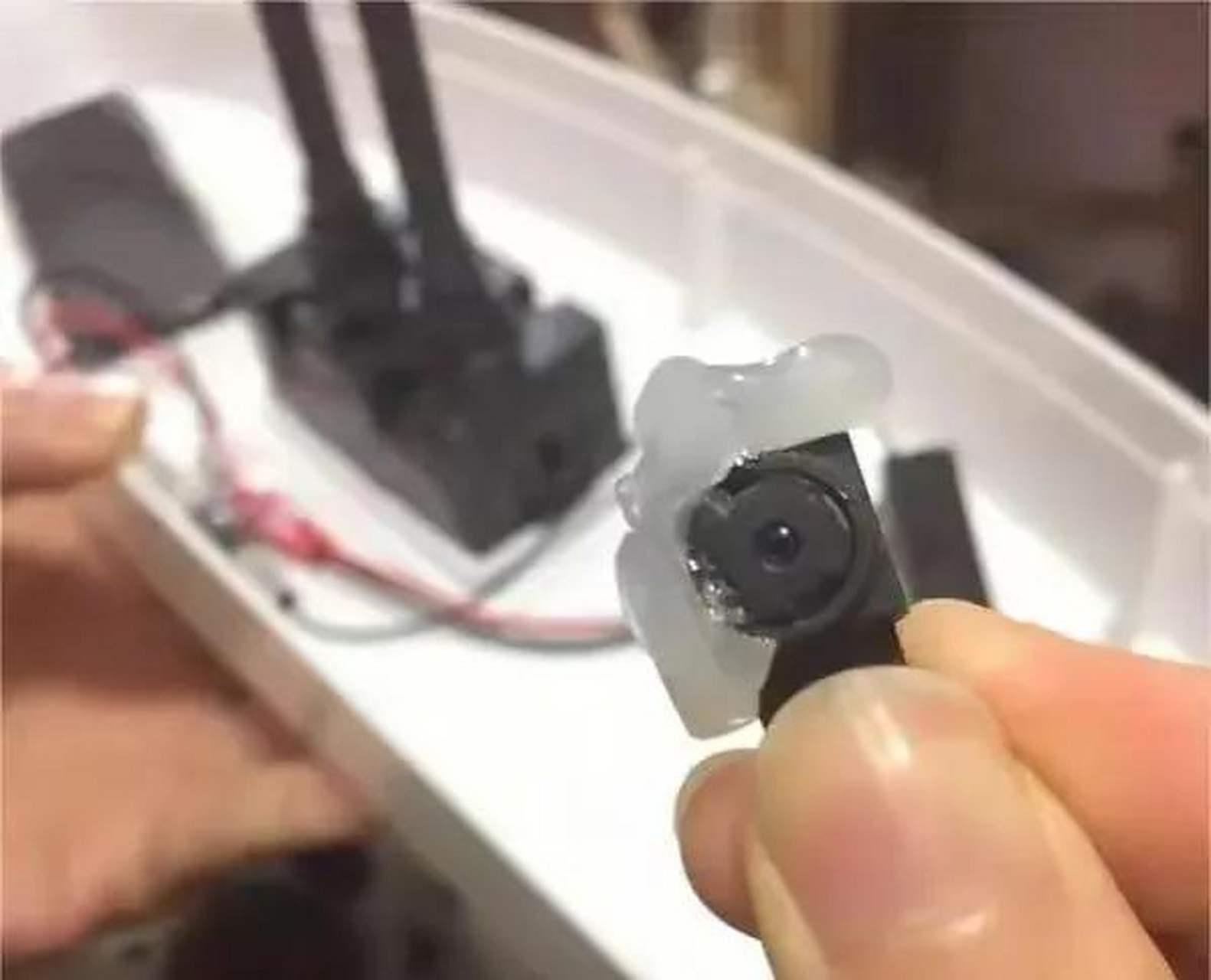 出租屋灯泡藏摄像头