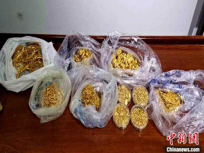 盗挖8400吨土黄金